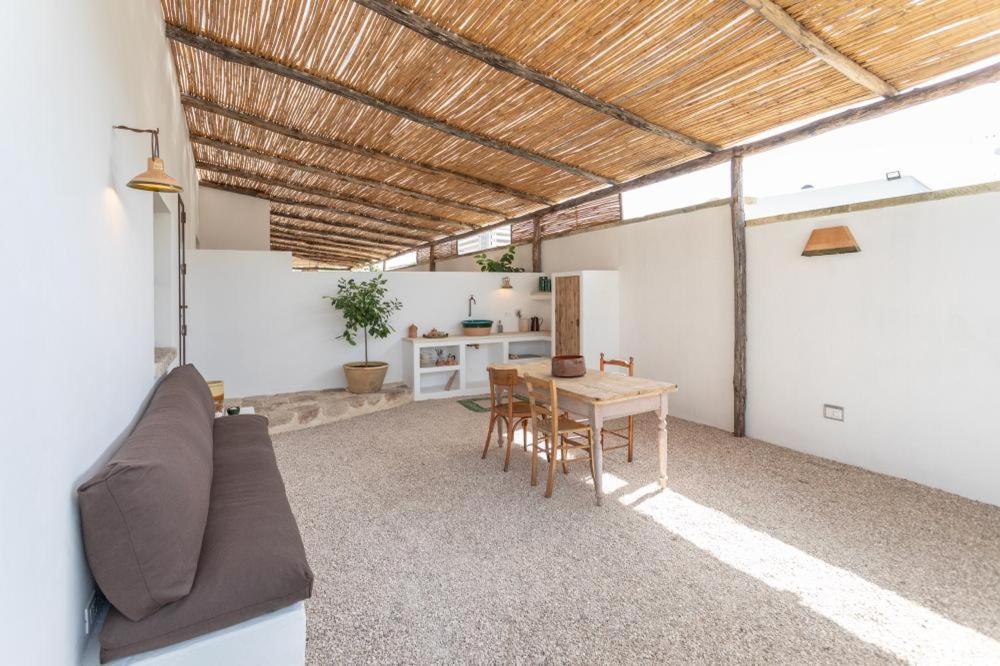 Trullo Santovia Bed & Breakfast ซันตีซิโดโร ภายนอก รูปภาพ