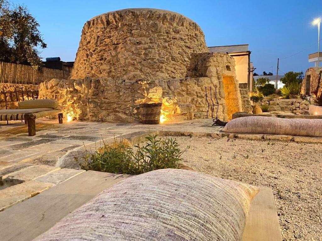 Trullo Santovia Bed & Breakfast ซันตีซิโดโร ภายนอก รูปภาพ