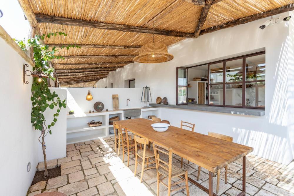 Trullo Santovia Bed & Breakfast ซันตีซิโดโร ภายนอก รูปภาพ
