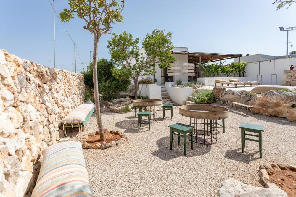 Trullo Santovia Bed & Breakfast ซันตีซิโดโร ภายนอก รูปภาพ