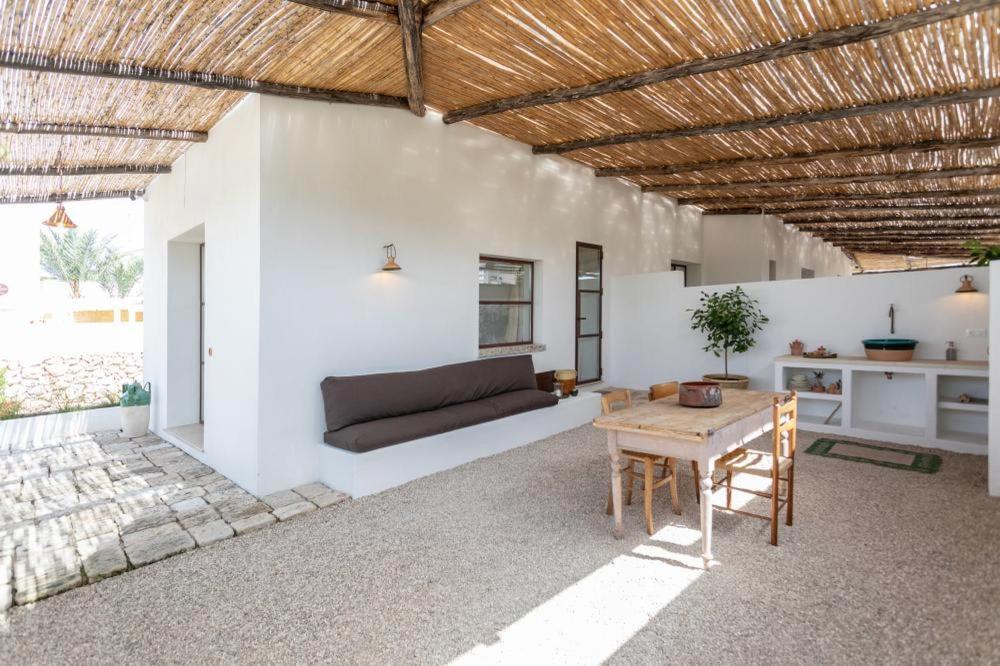 Trullo Santovia Bed & Breakfast ซันตีซิโดโร ภายนอก รูปภาพ