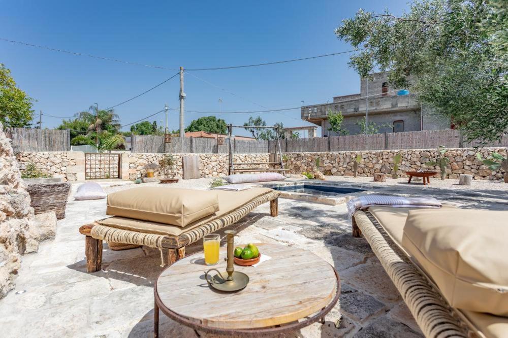 Trullo Santovia Bed & Breakfast ซันตีซิโดโร ภายนอก รูปภาพ