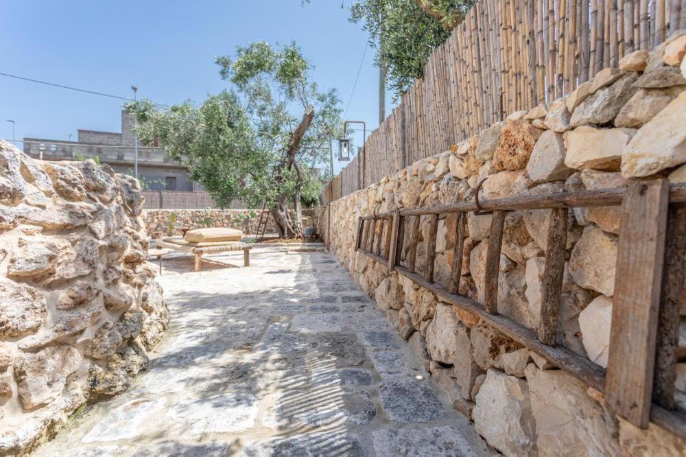 Trullo Santovia Bed & Breakfast ซันตีซิโดโร ภายนอก รูปภาพ