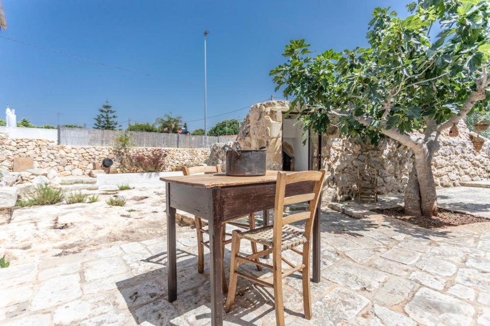 Trullo Santovia Bed & Breakfast ซันตีซิโดโร ภายนอก รูปภาพ